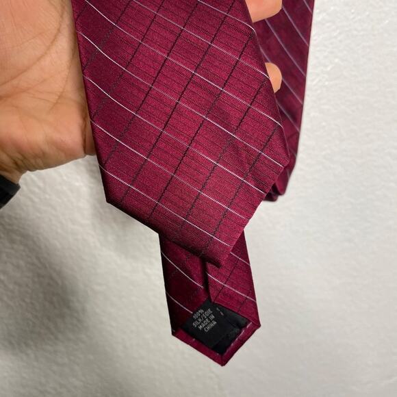 Calvin Klein Mens One Size Silk Burgundy Red Diagonal Striped Pattern Neck Tie - Picture 1 of 5
